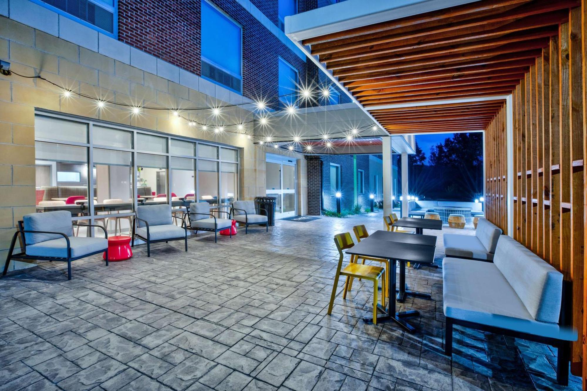 Home2 Suites By Hilton Grand Rapids Northeast Exterior photo