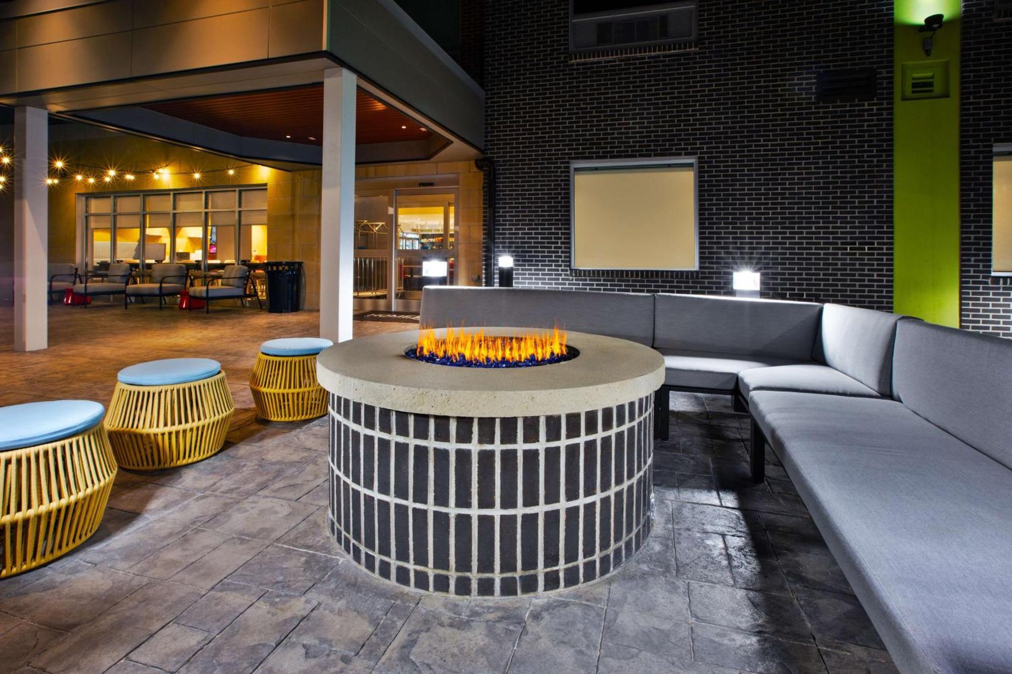 Home2 Suites By Hilton Grand Rapids Northeast Exterior photo